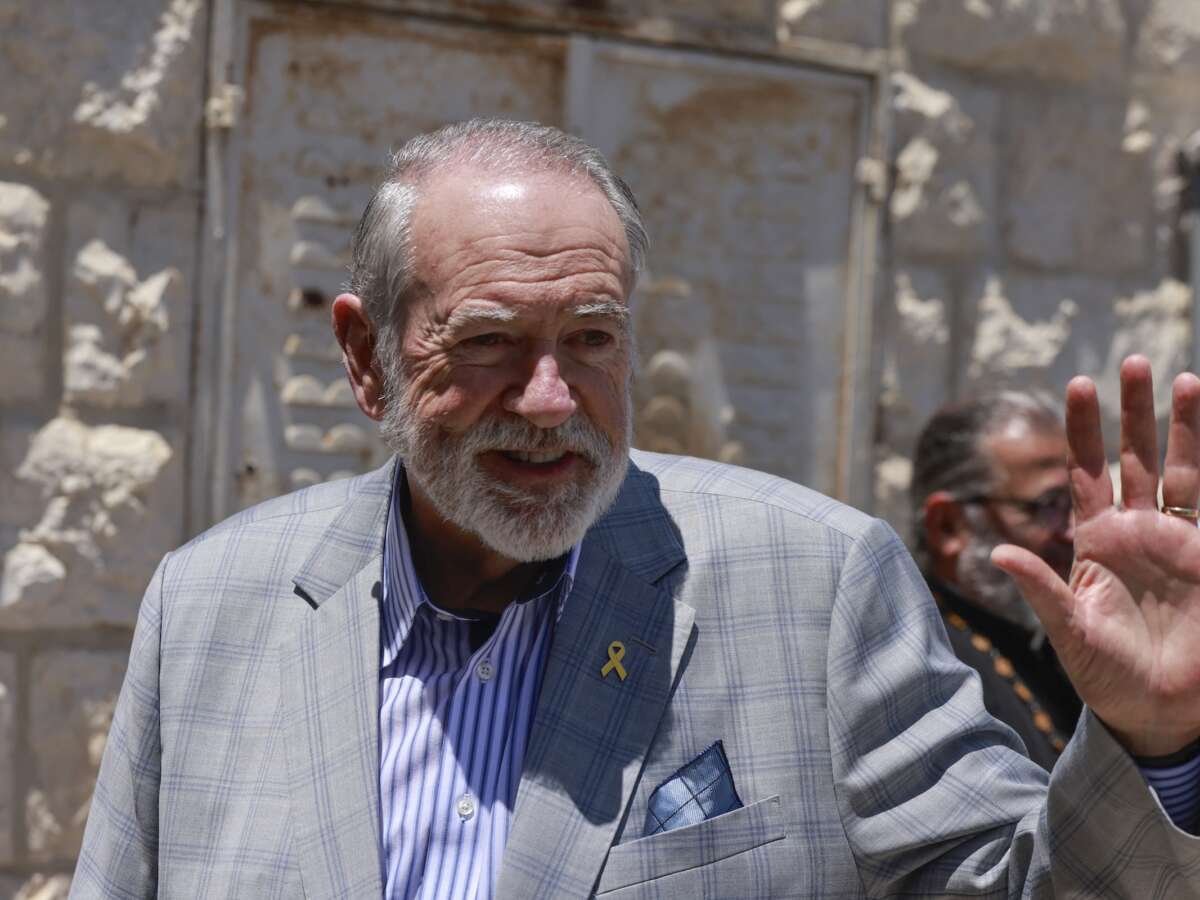 Huckabee Welcomed Man Imprisoned for 30 Years for Spying for Israel Into Embassy